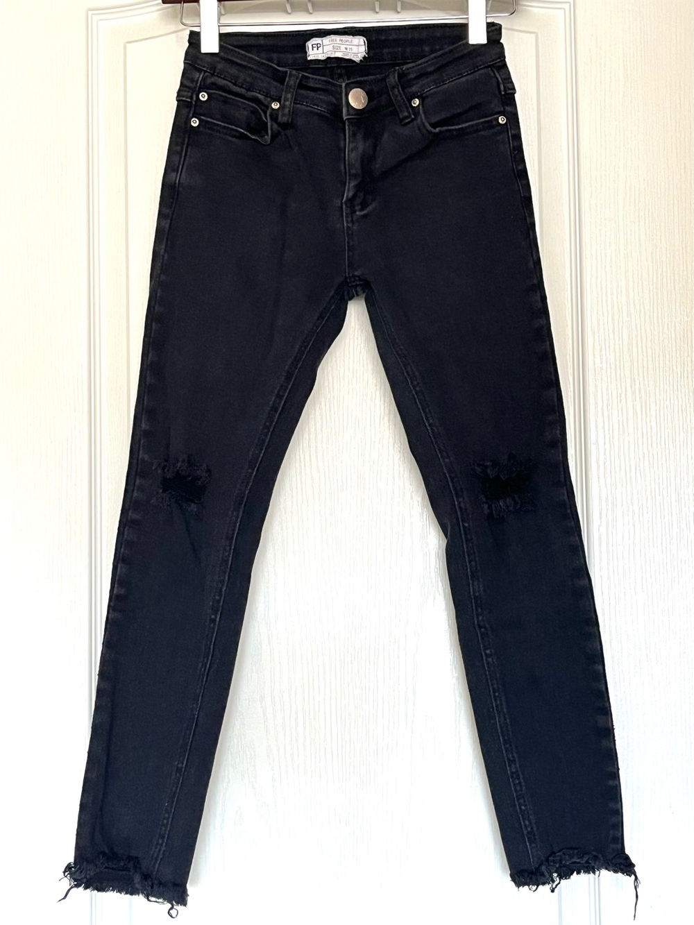 Free People Shark Bite Raw Hem Distressed Skinny Jeans Black Size 25 Rock Star